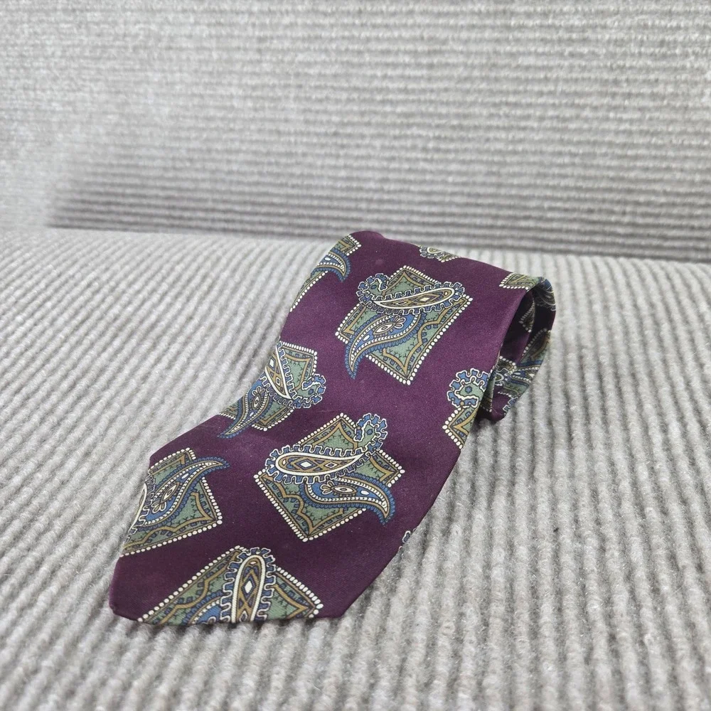 Hunting Horn Classics Mens Burgundy Paisley Silk Geometric Necktie